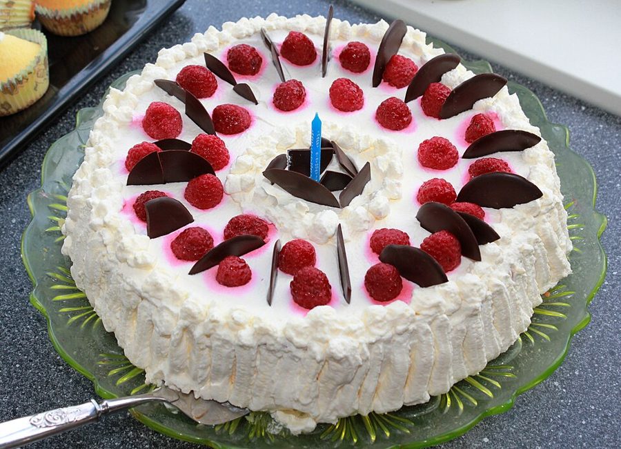 Bløtkake (Norwegian Berries and Cream Cake)