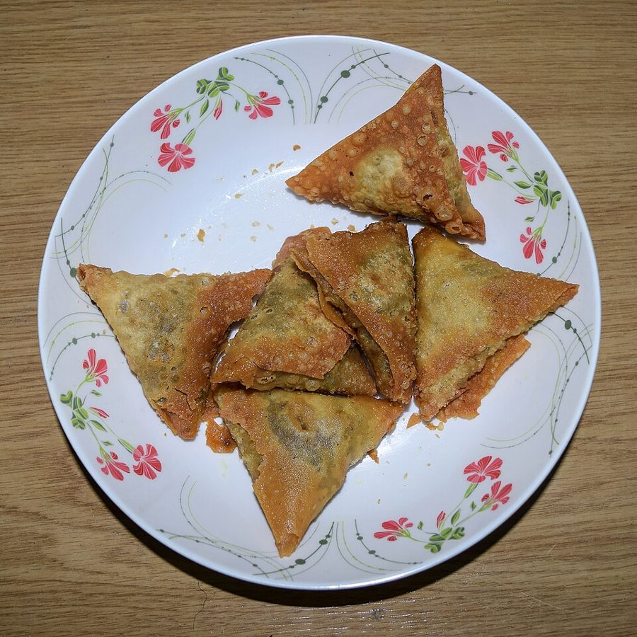 Deep Fried Chickpea Dough Curry Snacks (Pakoda)