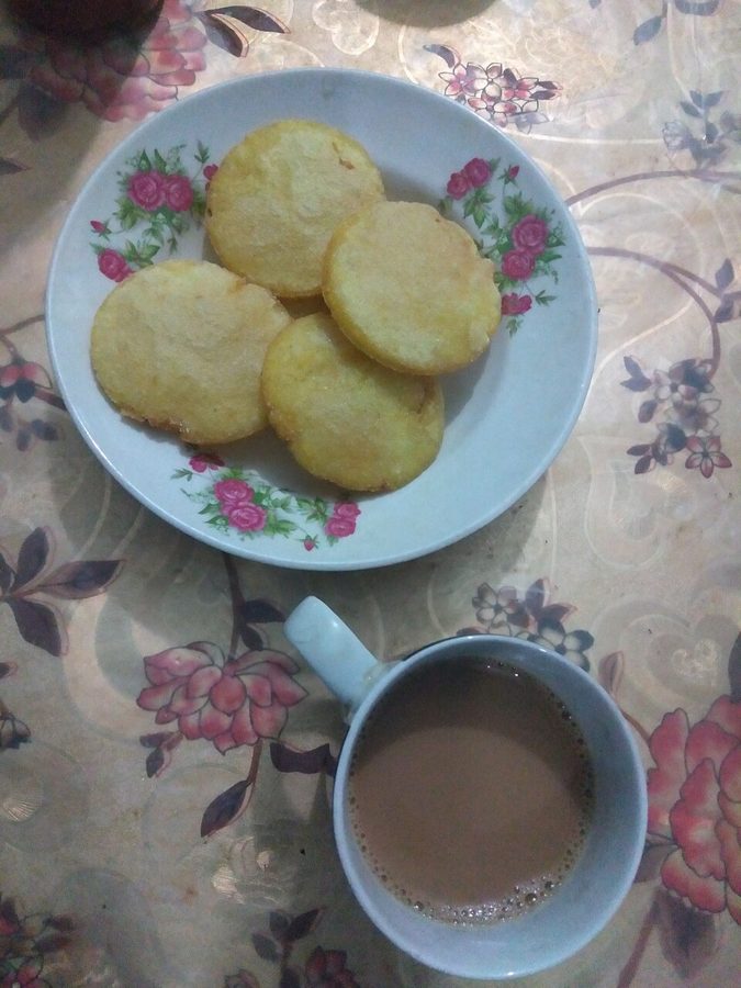 Sylheti Onion and Rice Fritters (Nunor Bora)